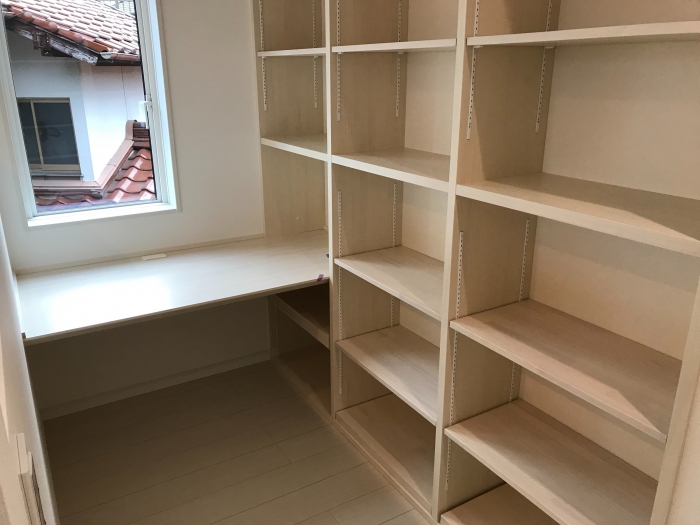 人気の書斎！
ご希望に合わせて造作設置して、お部屋を広く快適に！